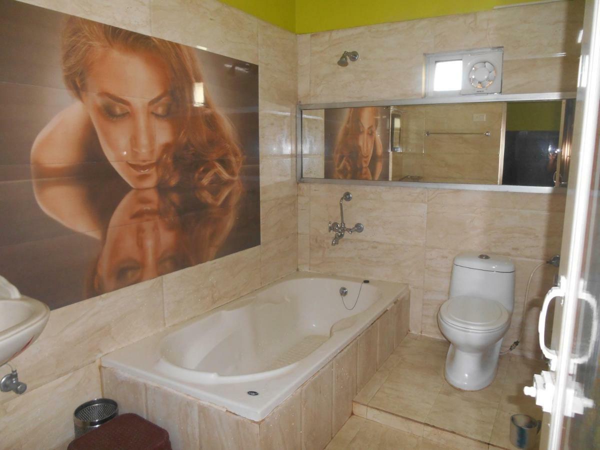 Raiganj Hotel Surja Laxmi المظهر الخارجي الصورة